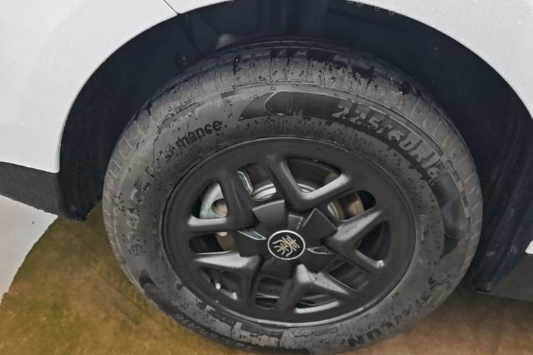 Used BYD Qin PLUS 2025 DM-i Smart Drive 55KM Leading Model Right Rear Wheel Hub