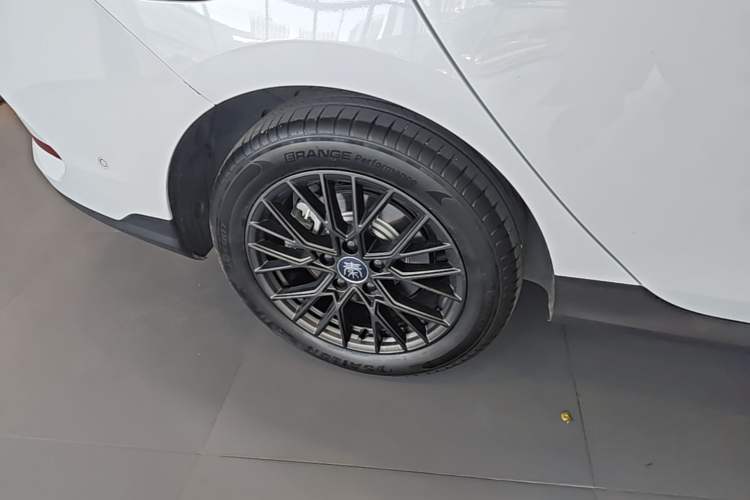 Used BYD Qin PLUS 2025 EV Smart Drive Edition 510KM Leading Model Right Rear Wheel Hub