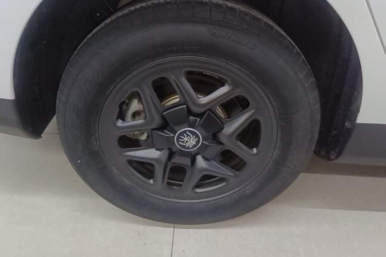 Used BYD Qin PLUS 2025 DM-i Smart Drive 55KM Leading Model Right Rear Wheel Hub
