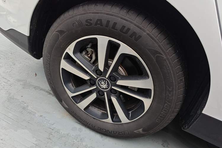 Used BYD Qin PLUS 2025 DM-i Smart Drive 55KM Beyond Model Right Rear Wheel Hub