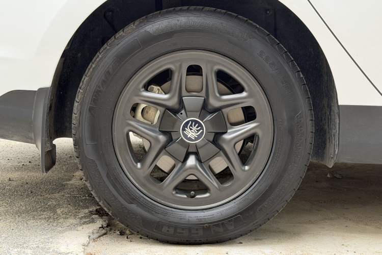 Used BYD Qin PLUS 2025 DM-i Smart Drive 55KM Leading Model Right Rear Wheel Hub