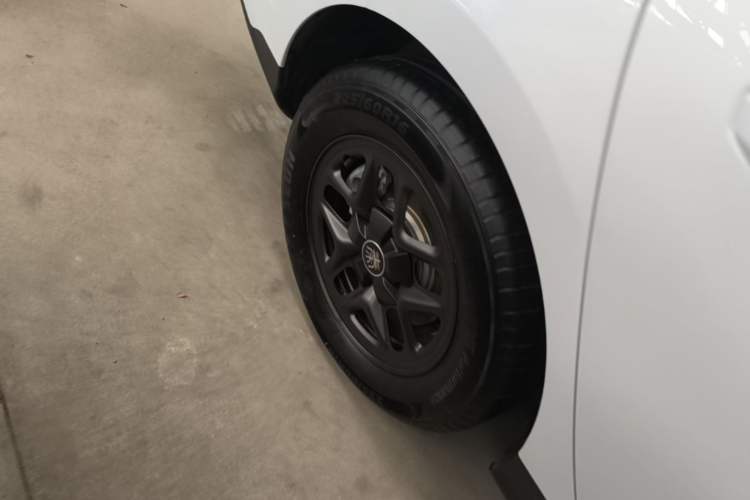 Used BYD Qin PLUS 2025 DM-i Smart Drive 55KM Leading Model Right Rear Wheel Hub