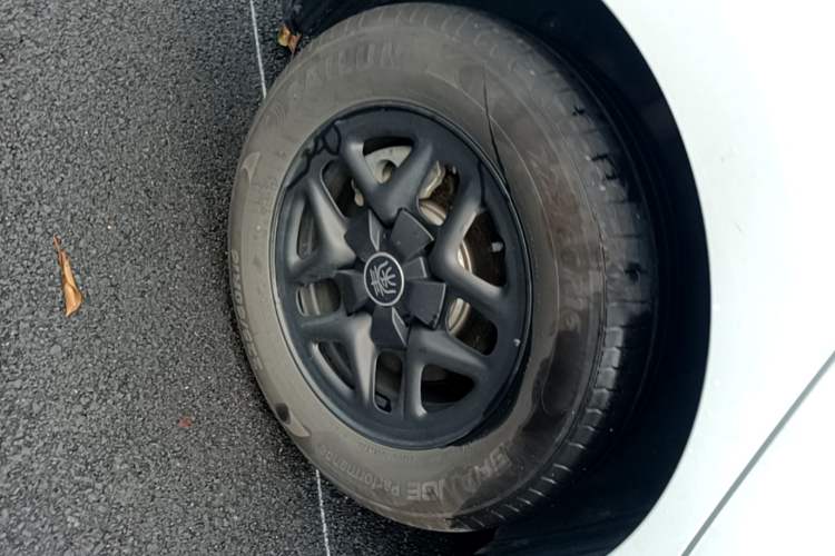 Used BYD Qin PLUS 2025 DM-i Smart Drive 55KM Leading Model Right Rear Wheel Hub