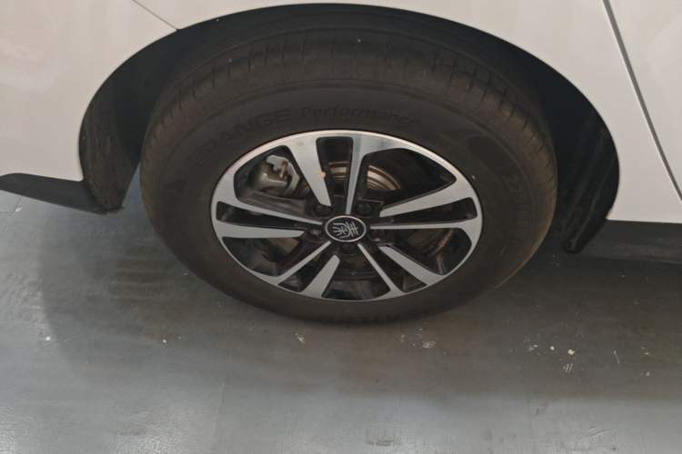 Used BYD Qin PLUS 2025 DM-i Smart Drive 120KM Superior Model Right Rear Wheel Hub