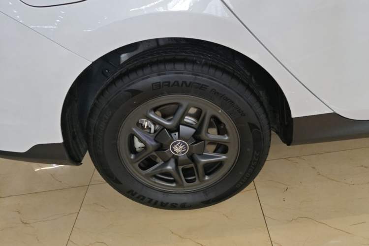 Used BYD Qin PLUS 2025 DM-i Smart Drive 55KM Leading Model Right Rear Wheel Hub