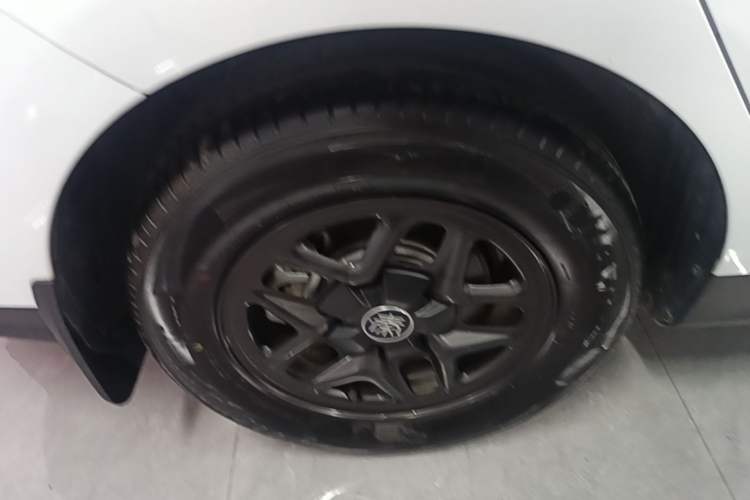 Used BYD Qin PLUS 2025 DM-i Smart Drive 55KM Leading Model Right Rear Wheel Hub