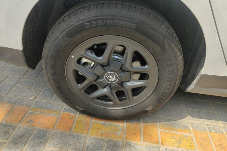 Used BYD Qin PLUS 2025 DM-i Smart Drive 55KM Leading Model Right Rear Wheel Hub