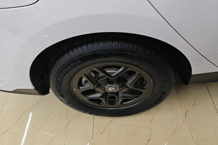 Used BYD Qin PLUS 2025 DM-i Smart Drive 55KM Leading Model Right Rear Wheel Hub