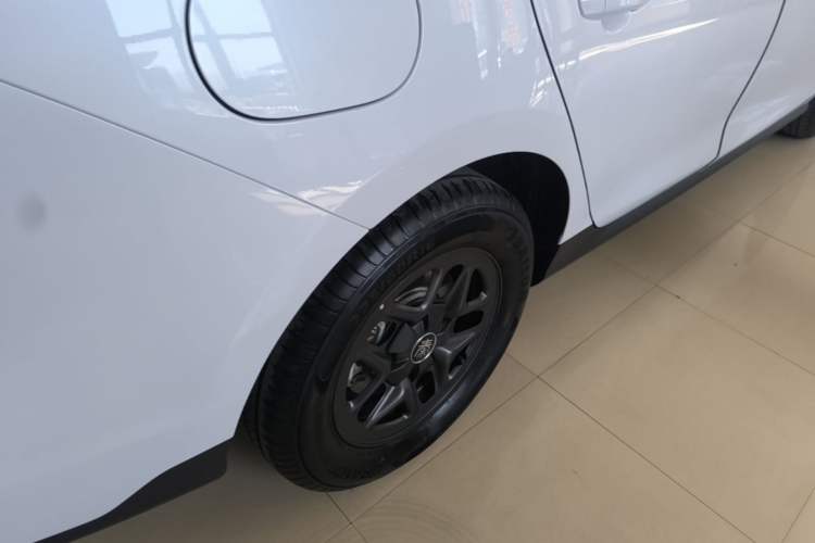 Used BYD Qin PLUS 2025 DM-i Smart Drive 55KM Leading Model Right Rear Wheel Hub