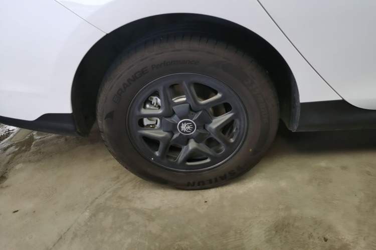 Used BYD Qin PLUS 2025 DM-i Smart Drive 55KM Leading Model Right Rear Wheel Hub