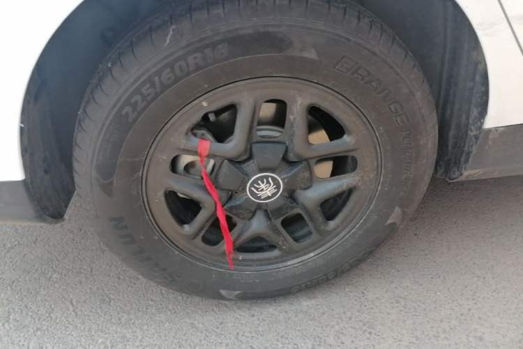Used BYD Qin PLUS 2025 DM-i Smart Drive 55KM Leading Model Right Rear Wheel Hub
