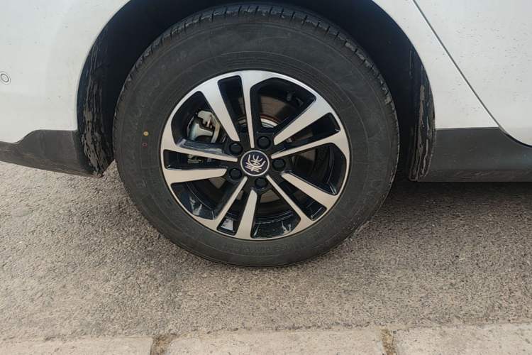 Used BYD Qin PLUS 2025 DM-i Smart Drive 120KM Superior Model Right Rear Wheel Hub