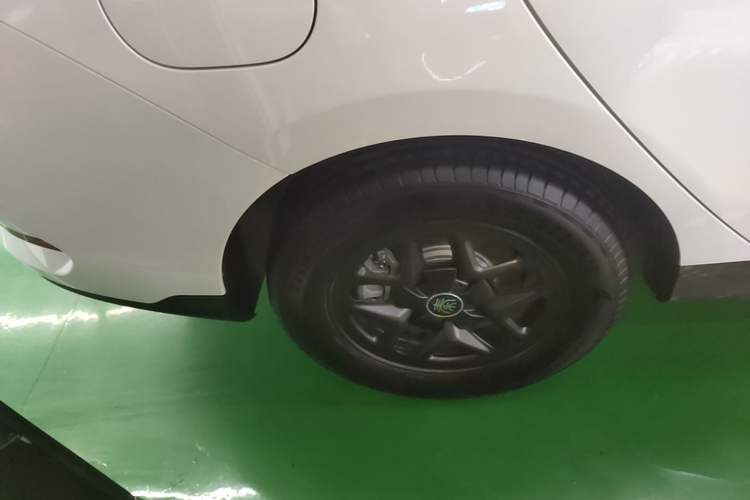 Used BYD Qin PLUS 2025 DM-i Smart Drive 55KM Leading Model Right Rear Wheel Hub