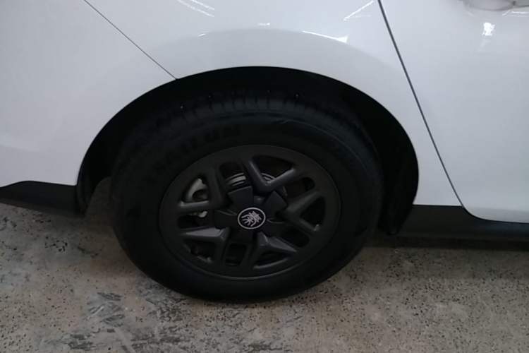 Used BYD Qin PLUS 2025 DM-i Smart Drive 55KM Leading Model Right Rear Wheel Hub