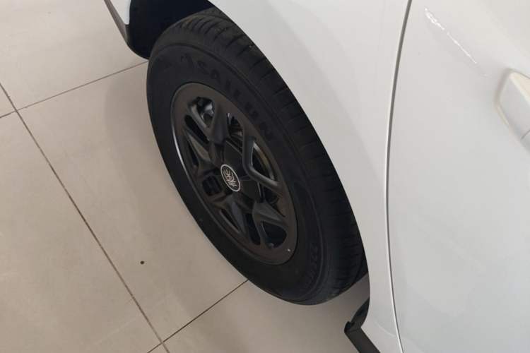 Used BYD Qin PLUS 2025 DM-i Smart Drive 55KM Leading Model Right Rear Wheel Hub