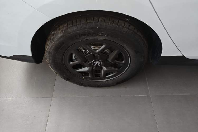 Used BYD Qin PLUS 2025 DM-i Smart Drive 55KM Leading Model Right Rear Wheel Hub