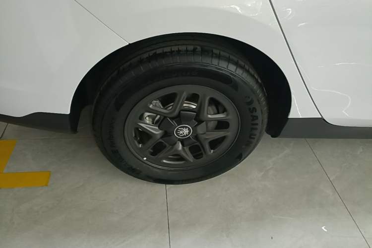 Used BYD Qin PLUS 2025 DM-i Smart Drive 55KM Leading Model Right Rear Wheel Hub
