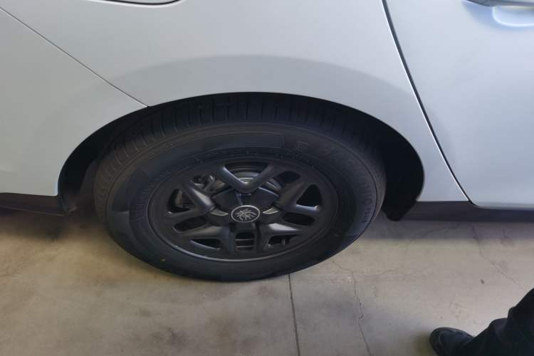 Used BYD Qin PLUS 2025 DM-i Smart Drive 55KM Leading Model Right Rear Wheel Hub