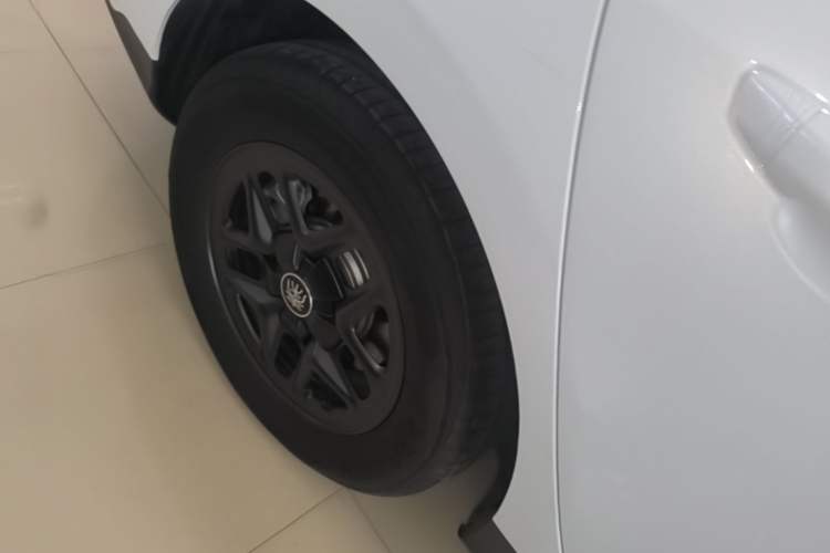 Used BYD Qin PLUS 2025 DM-i Smart Drive 55KM Leading Model Right Rear Wheel Hub