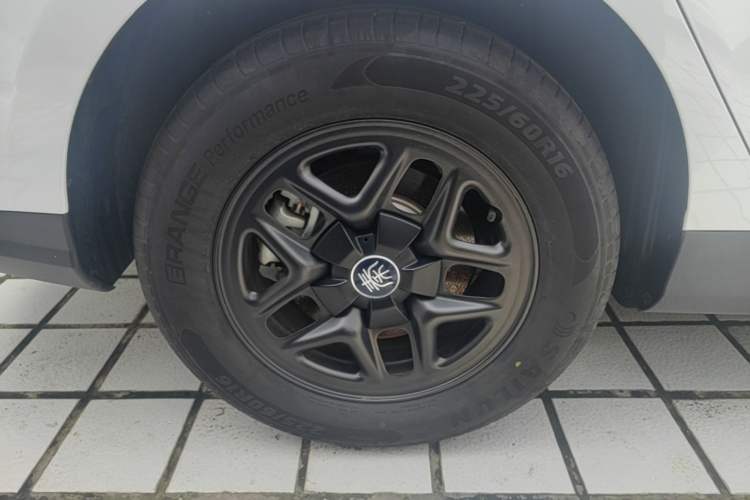 Used BYD Qin PLUS 2025 DM-i Smart Drive 55KM Leading Model Right Rear Wheel Hub