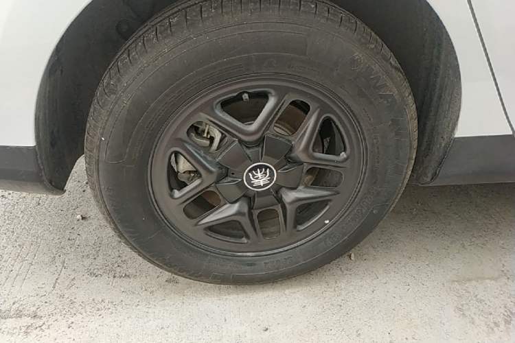Used BYD Qin PLUS 2025 DM-i Smart Drive 55KM Leading Model Right Rear Wheel Hub