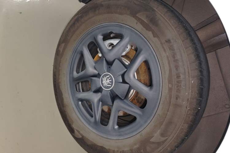 Used BYD Qin PLUS 2025 DM-i Smart Drive 55KM Leading Model Right Rear Wheel Hub