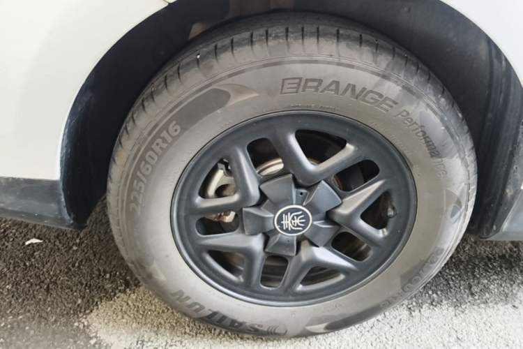 Used BYD Qin PLUS 2025 DM-i Smart Drive 55KM Leading Model Right Rear Wheel Hub