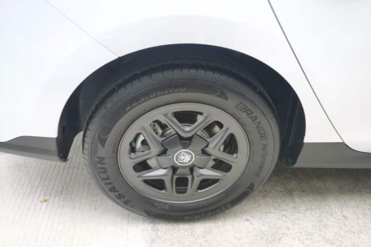 Used BYD Qin PLUS 2025 DM-i Smart Drive 55KM Leading Model Right Rear Wheel Hub