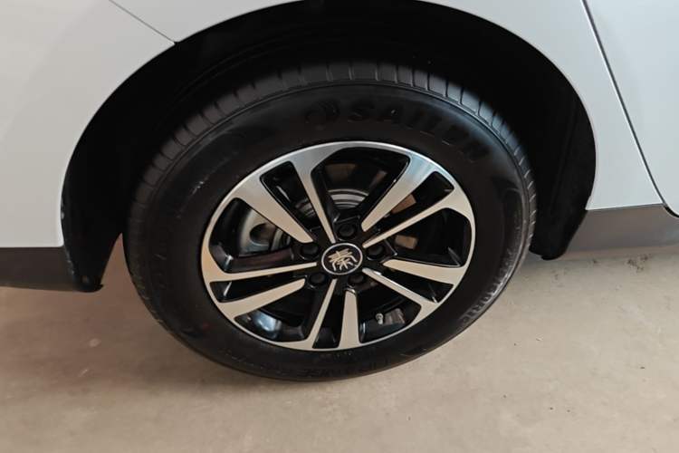 Used BYD Qin PLUS 2025 DM-i Smart Drive 120KM Superior Model Right Rear Wheel Hub