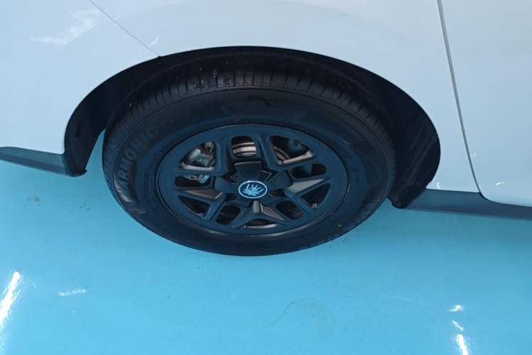 Used BYD Qin PLUS 2025 DM-i Smart Drive 55KM Leading Model Right Rear Wheel Hub