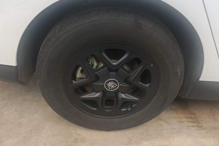 Used BYD Qin PLUS 2025 DM-i Smart Drive 55KM Leading Model Right Rear Wheel Hub