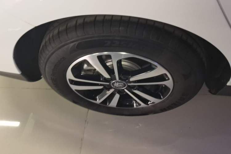 Used BYD Qin PLUS 2025 DM-i Smart Drive 55KM Beyond Model Right Rear Wheel Hub