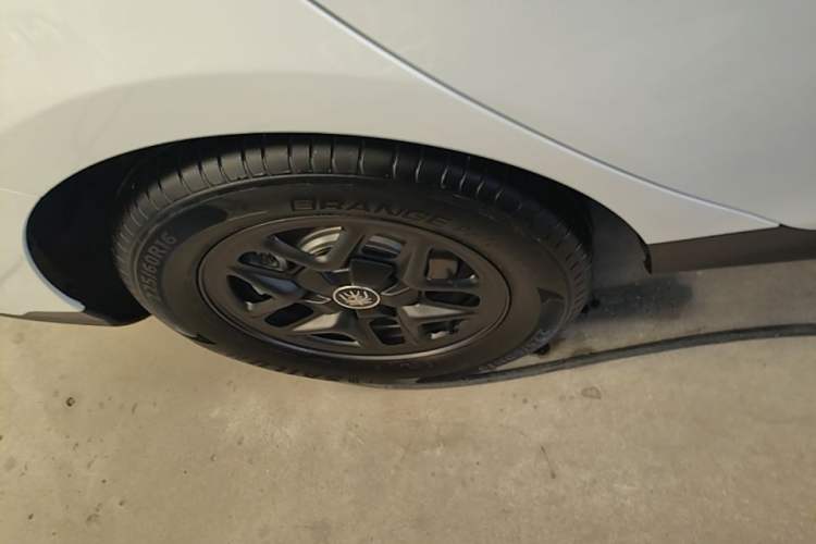 Used BYD Qin PLUS 2025 DM-i Smart Drive 55KM Leading Model Right Rear Wheel Hub