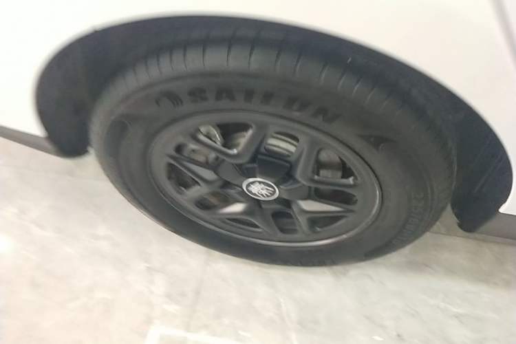 Used BYD Qin PLUS 2025 DM-i Smart Drive 55KM Leading Model Right Rear Wheel Hub