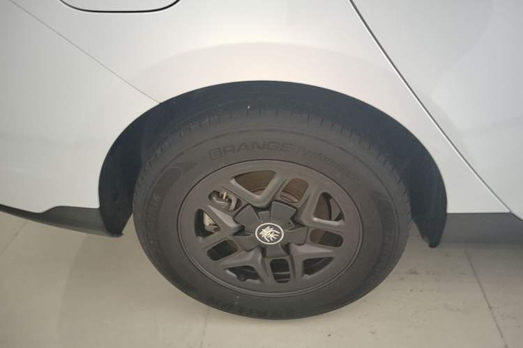 Used BYD Qin PLUS 2025 DM-i Smart Drive 55KM Leading Model Right Rear Wheel Hub