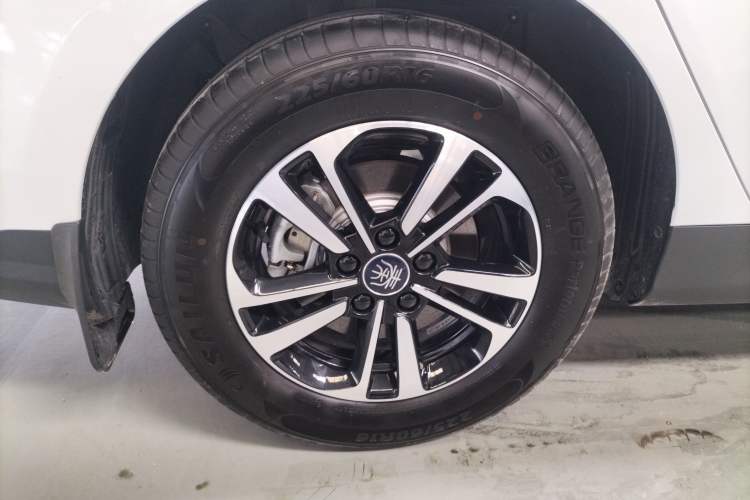 Used BYD Qin PLUS 2025 DM-i Smart Drive 55KM Beyond Model Right Rear Wheel Hub