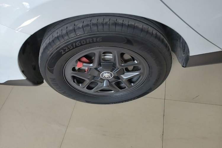 Used BYD Qin PLUS 2025 DM-i Smart Drive 55KM Leading Model Right Rear Wheel Hub