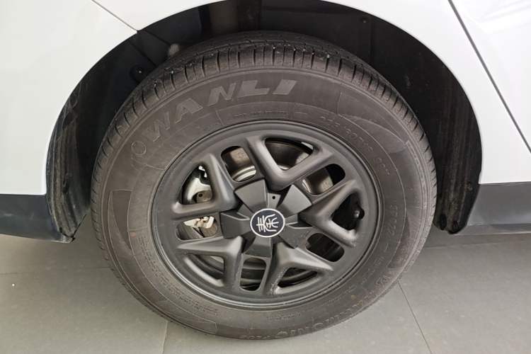 Used BYD Qin PLUS 2025 DM-i Smart Drive 55KM Leading Model Right Rear Wheel Hub