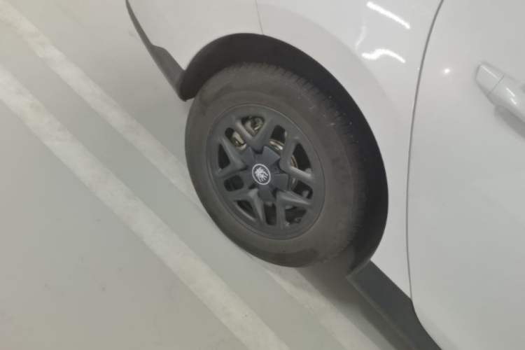Used BYD Qin PLUS 2025 DM-i Smart Drive 55KM Leading Model Right Rear Wheel Hub