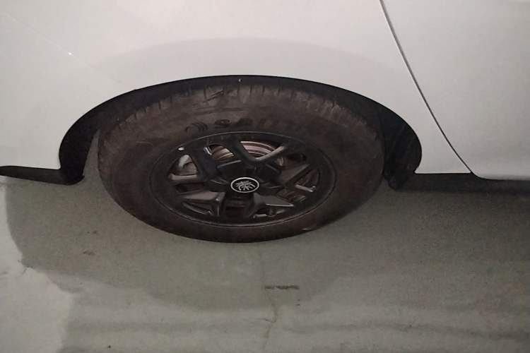 Used BYD Qin PLUS 2025 DM-i Smart Drive 55KM Leading Model Right Rear Wheel Hub