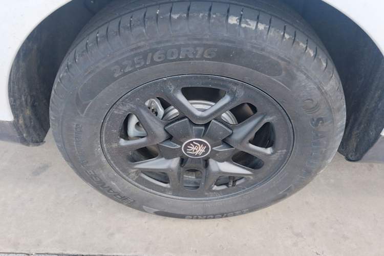 Used BYD Qin PLUS 2025 DM-i Smart Drive 55KM Leading Model Right Rear Wheel Hub