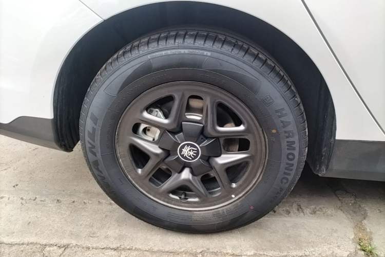 Used BYD Qin PLUS 2025 DM-i Smart Drive 55KM Leading Model Right Rear Wheel Hub