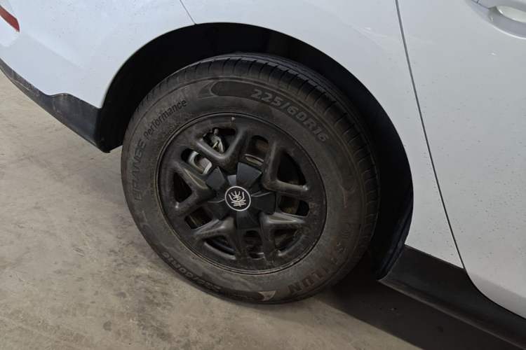 Used BYD Qin PLUS 2025 DM-i Smart Drive 55KM Leading Model Right Rear Wheel Hub