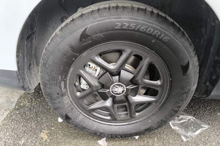 Used BYD Qin PLUS 2025 DM-i Smart Drive 55KM Leading Model Right Rear Wheel Hub