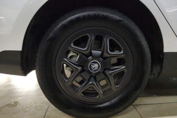 Used BYD Qin PLUS 2025 DM-i Smart Drive 55KM Leading Model Right Rear Wheel Hub