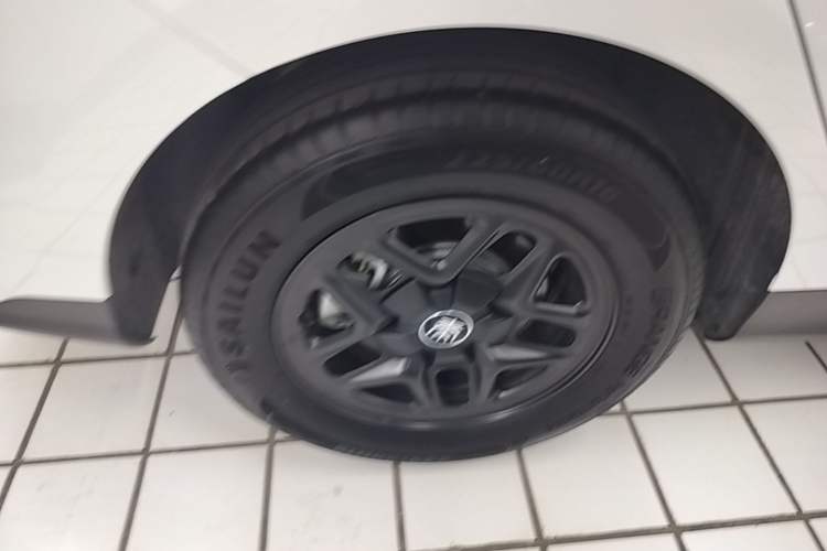 Used BYD Qin PLUS 2025 DM-i Smart Drive 55KM Leading Model Right Rear Wheel Hub
