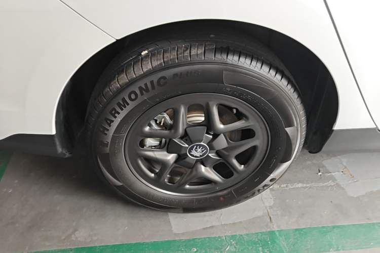 Used BYD Qin PLUS 2025 DM-i Smart Drive 55KM Leading Model Right Rear Wheel Hub