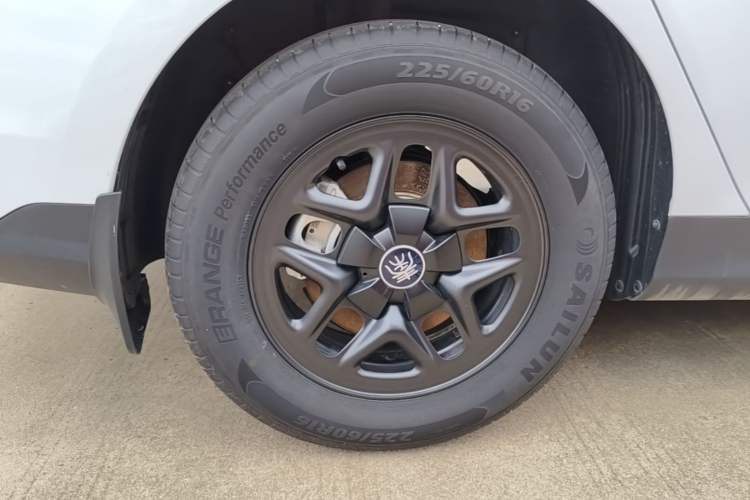 Used BYD Qin PLUS 2025 DM-i Smart Drive 55KM Leading Model Right Rear Wheel Hub