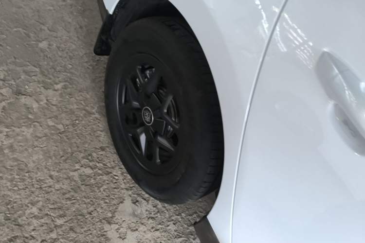 Used BYD Qin PLUS 2025 DM-i Smart Drive 55KM Leading Model Right Rear Wheel Hub