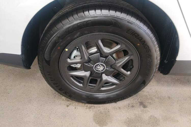 Used BYD Qin PLUS 2025 DM-i Smart Drive 55KM Leading Model Right Rear Wheel Hub